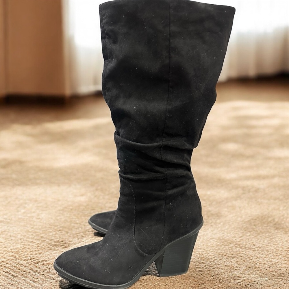 9.5  Women's Black Boots
